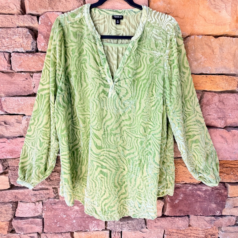 Torrid Womens 0 Large Green Burnout Velvet Swirl V-Neck Long Sleeve Blouse Tunic